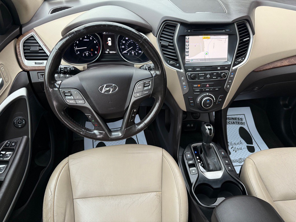 2017 Hyundai Santa Fe Image 11