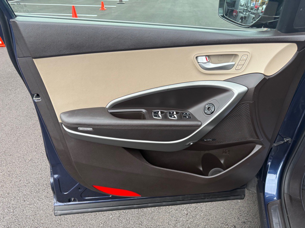 2017 Hyundai Santa Fe Image 12