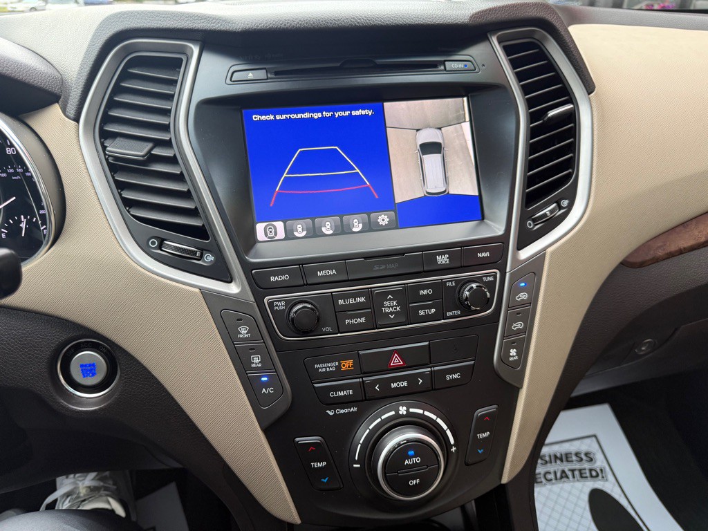 2017 Hyundai Santa Fe Image 17