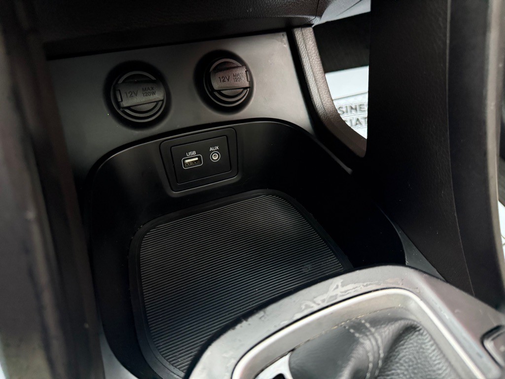 2017 Hyundai Santa Fe Image 18