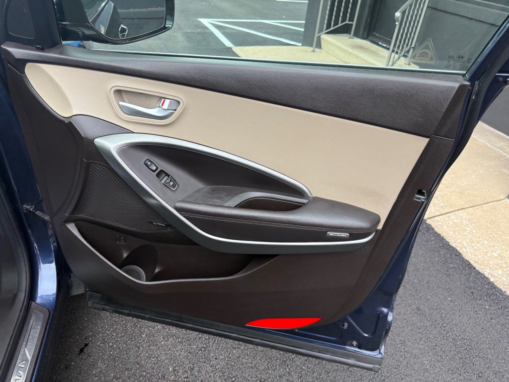 2017 Hyundai Santa Fe Image 28