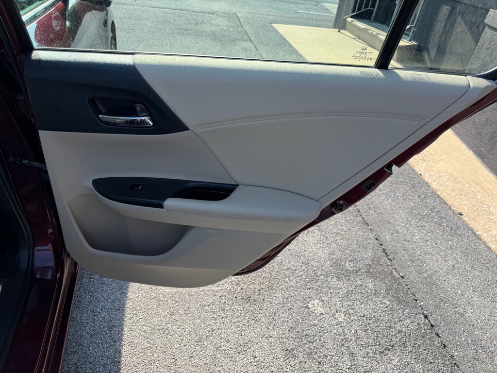 2016 Honda Accord Image 26