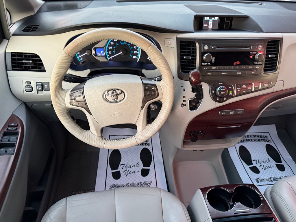 2011 Toyota Sienna Image 11