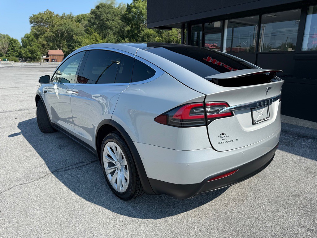 2017 Tesla Model X Image 4