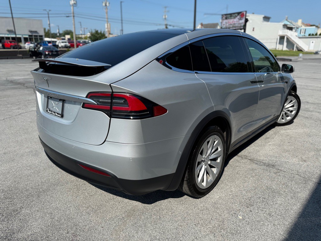 2017 Tesla Model X Image 6