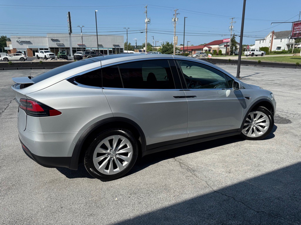 2017 Tesla Model X Image 7