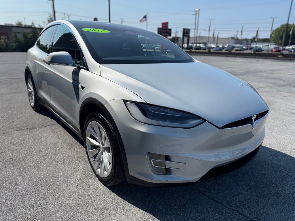 2017 Tesla Model X Image 8