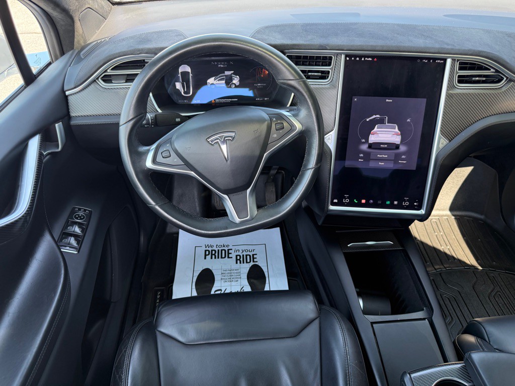 2017 Tesla Model X Image 10