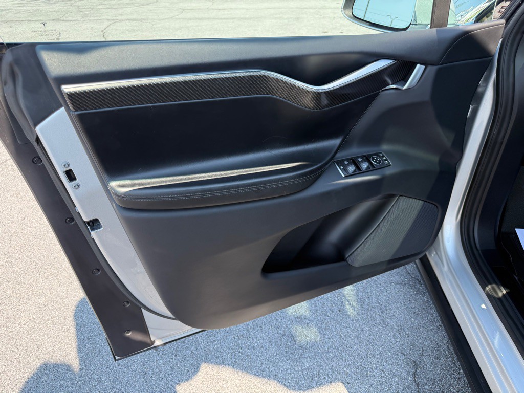 2017 Tesla Model X Image 11
