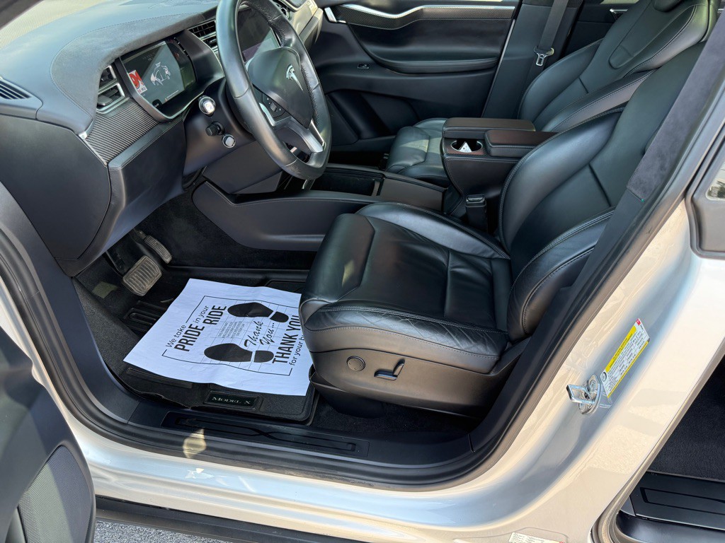 2017 Tesla Model X Image 12