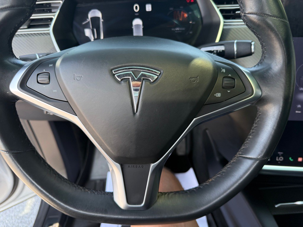 2017 Tesla Model X Image 14