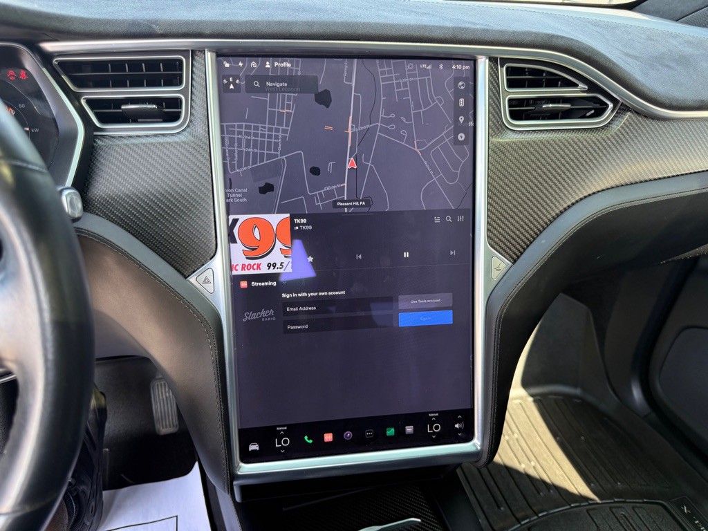 2017 Tesla Model X Image 15