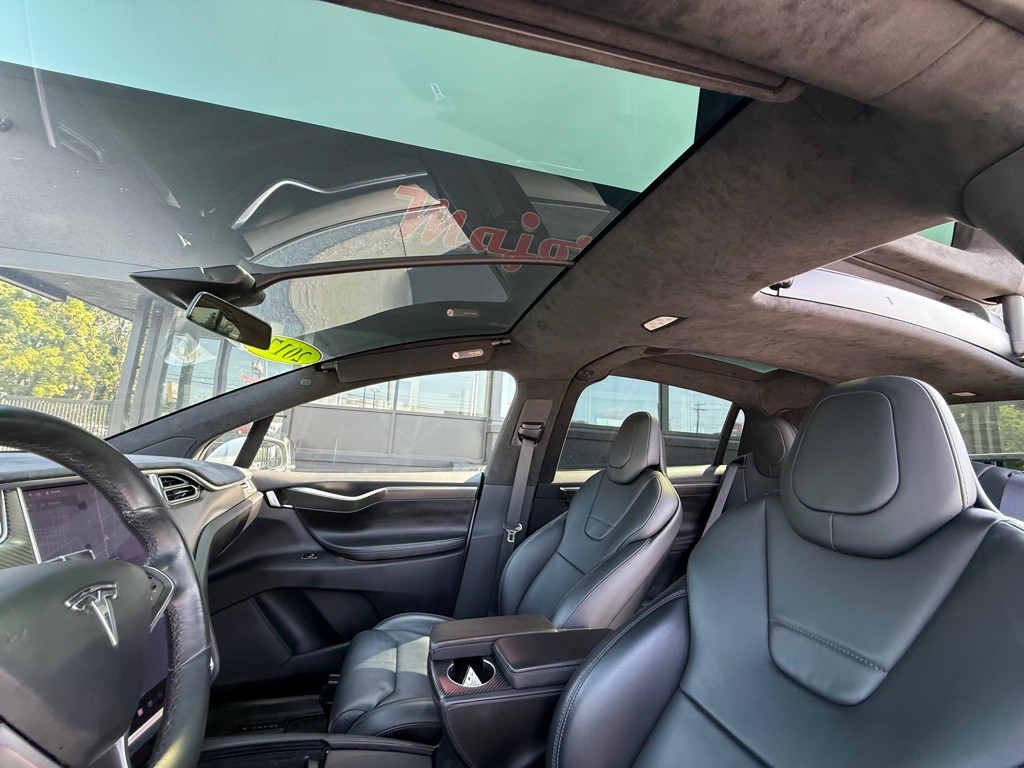 2017 Tesla Model X Image 18