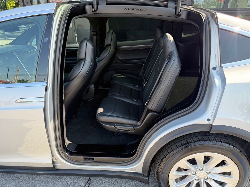 2017 Tesla Model X Image 19
