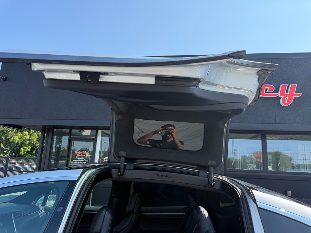 2017 Tesla Model X Image 20
