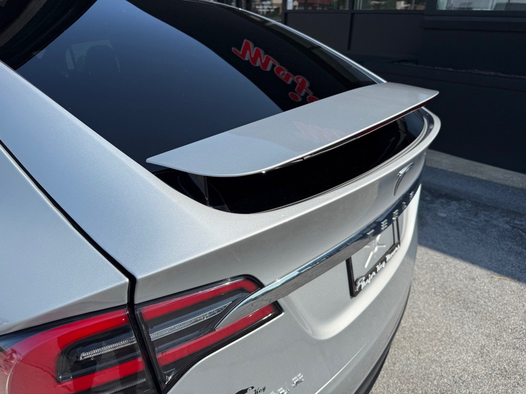 2017 Tesla Model X Image 23
