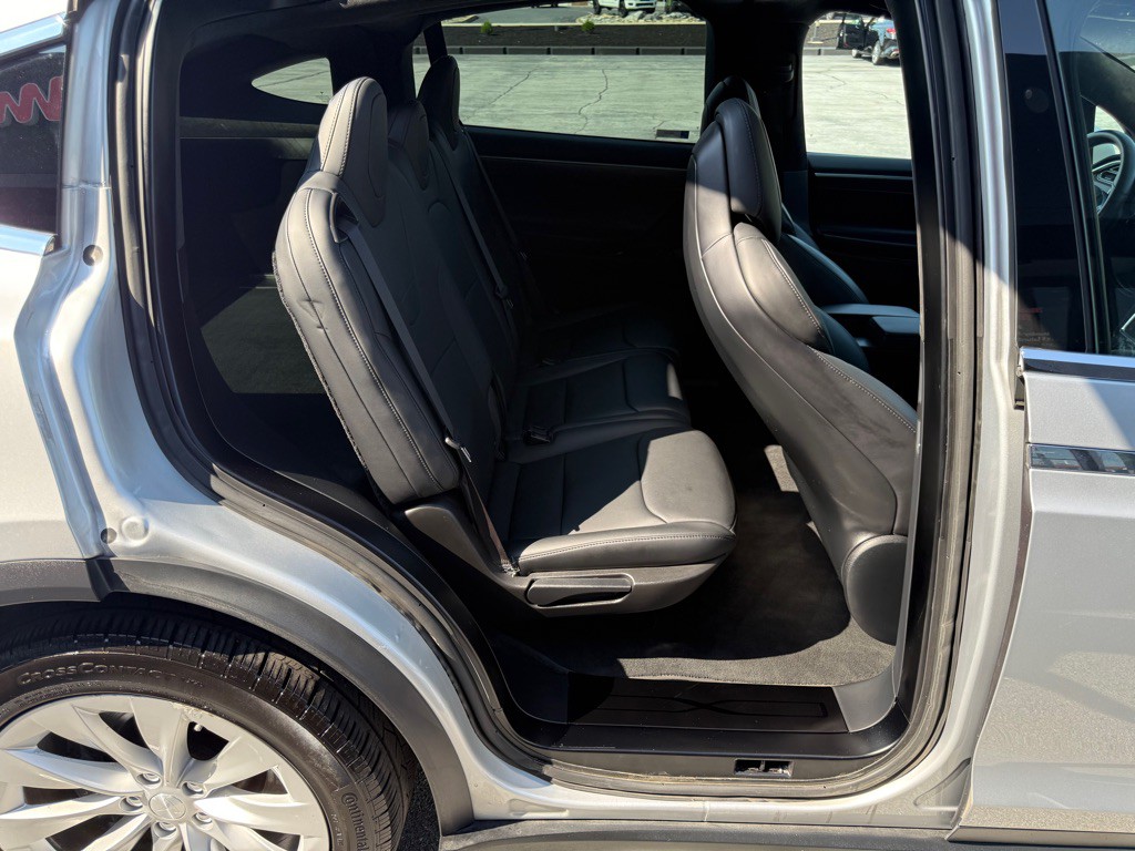 2017 Tesla Model X Image 26
