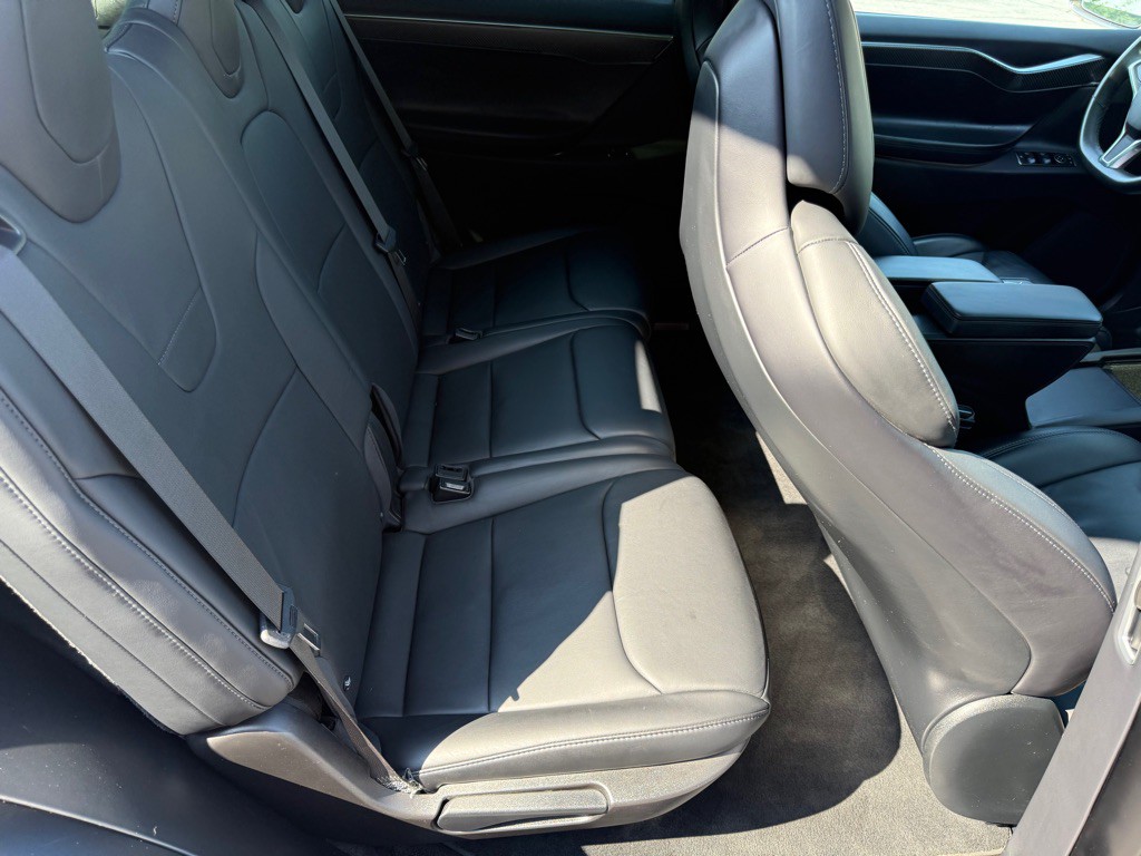 2017 Tesla Model X Image 27