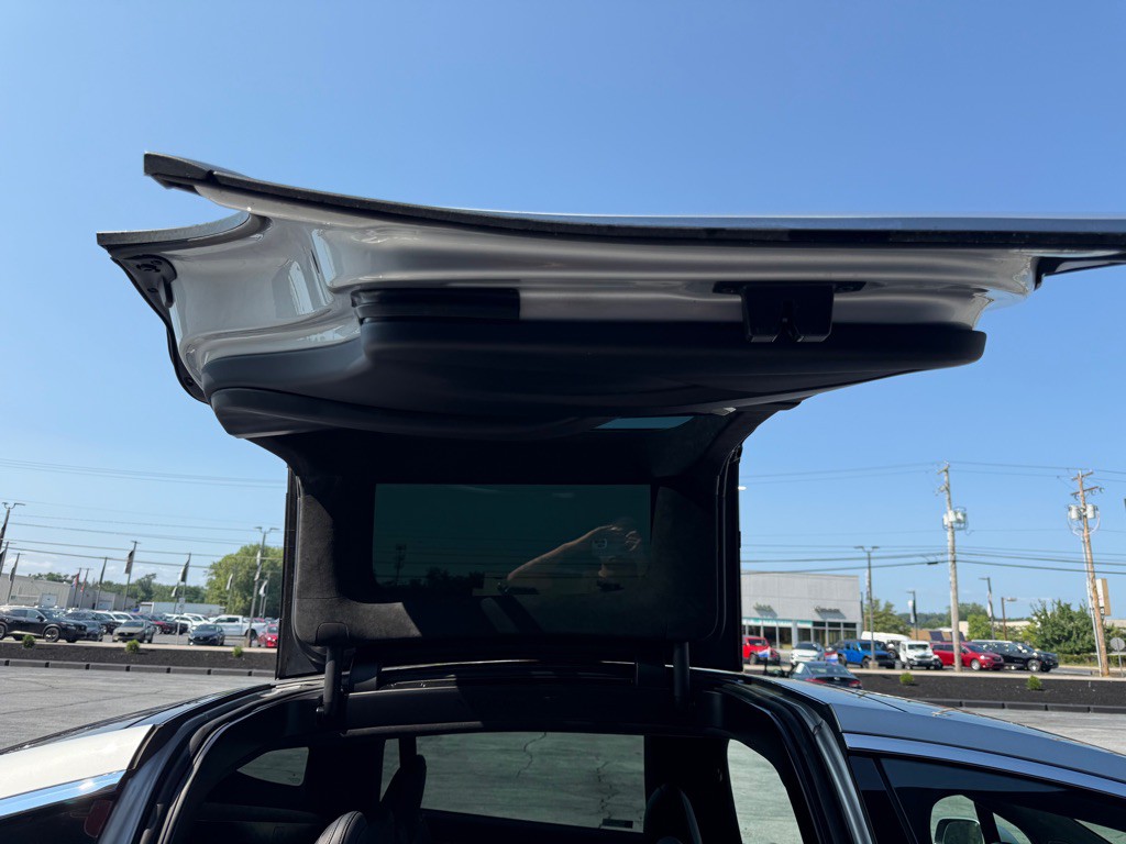 2017 Tesla Model X Image 28