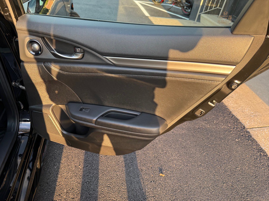 2018 Honda Civic Image 25
