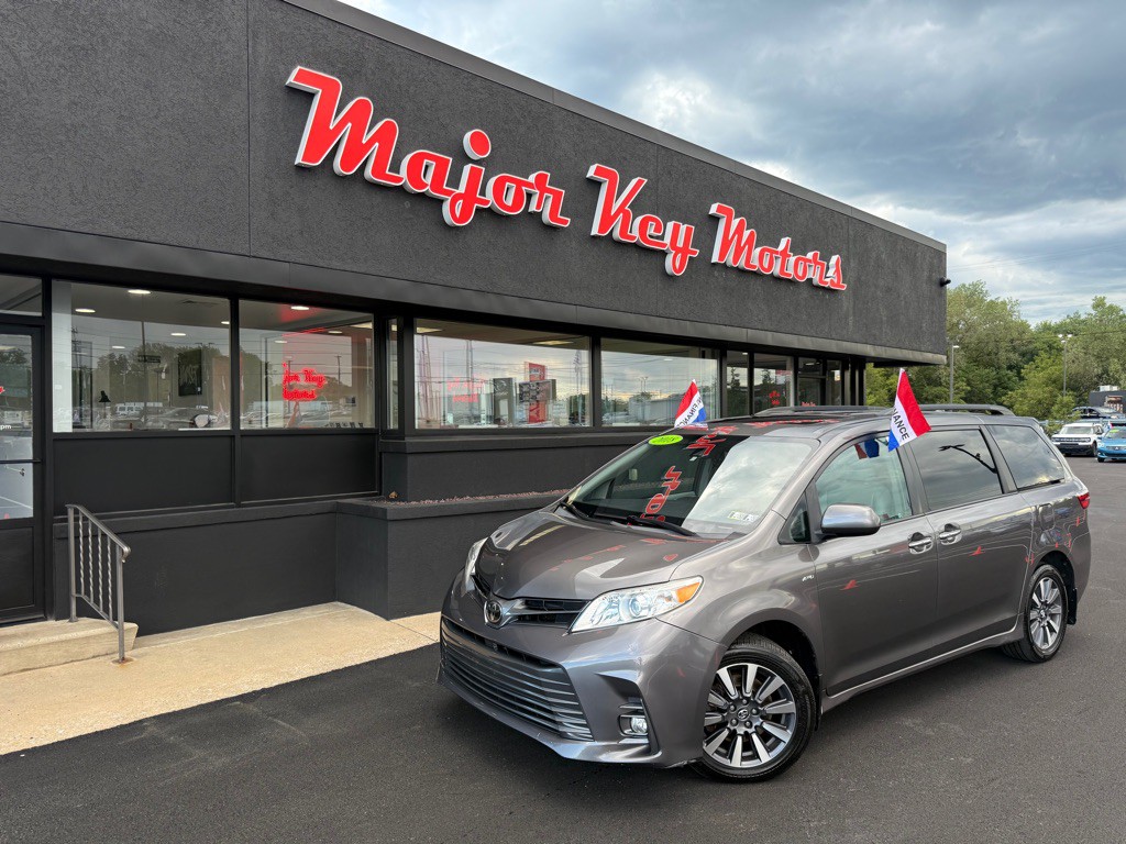 2018 Toyota Sienna Image 1