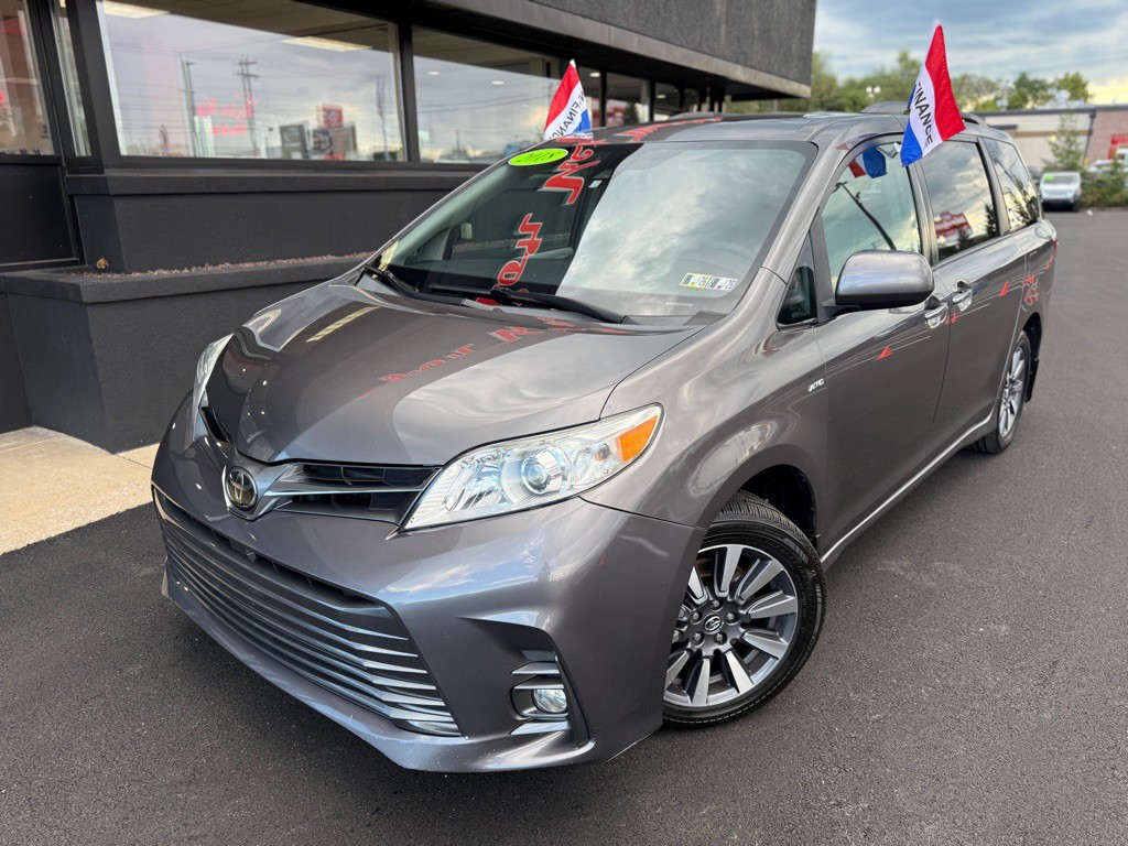 2018 Toyota Sienna Image 2