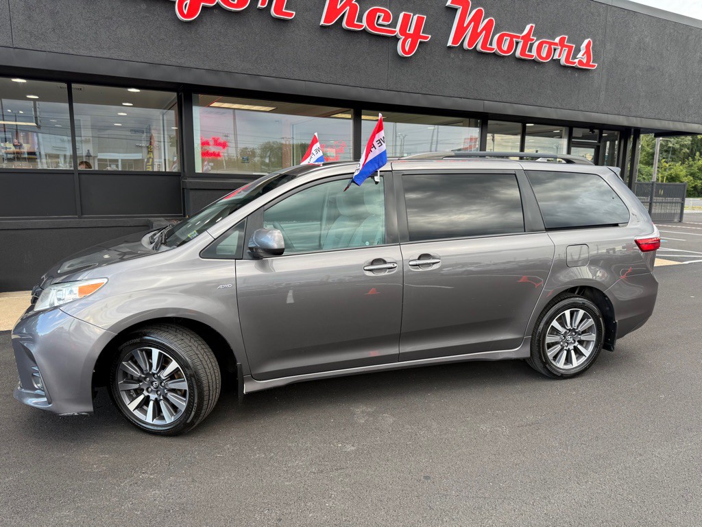 2018 Toyota Sienna Image 3