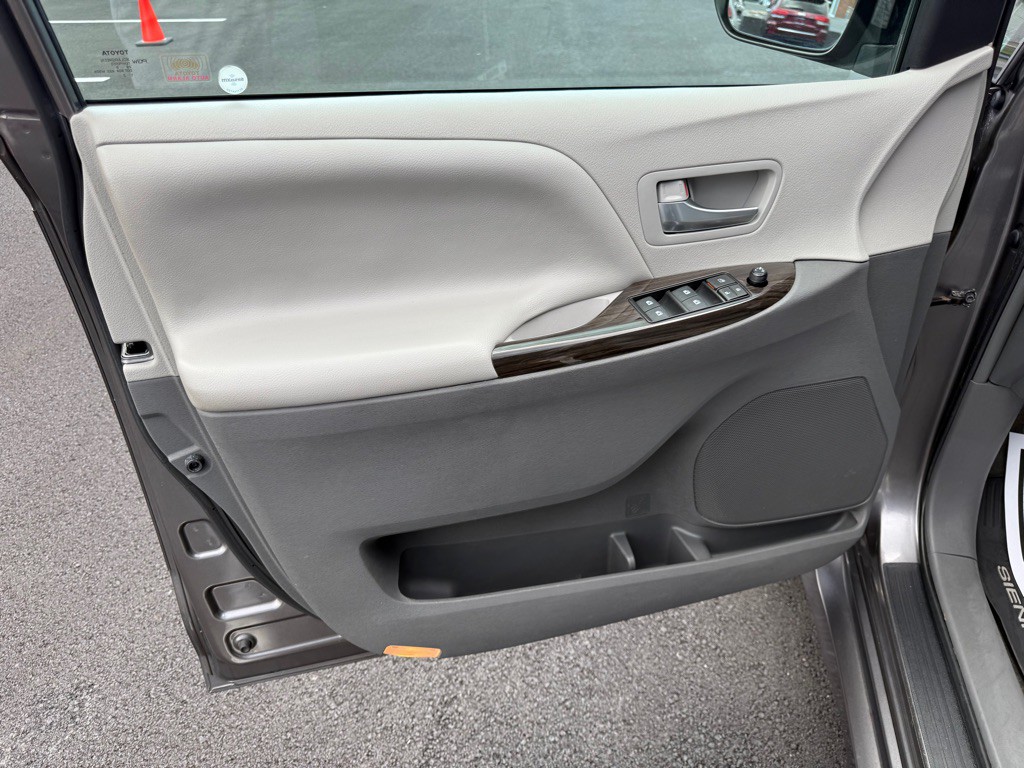 2018 Toyota Sienna Image 12