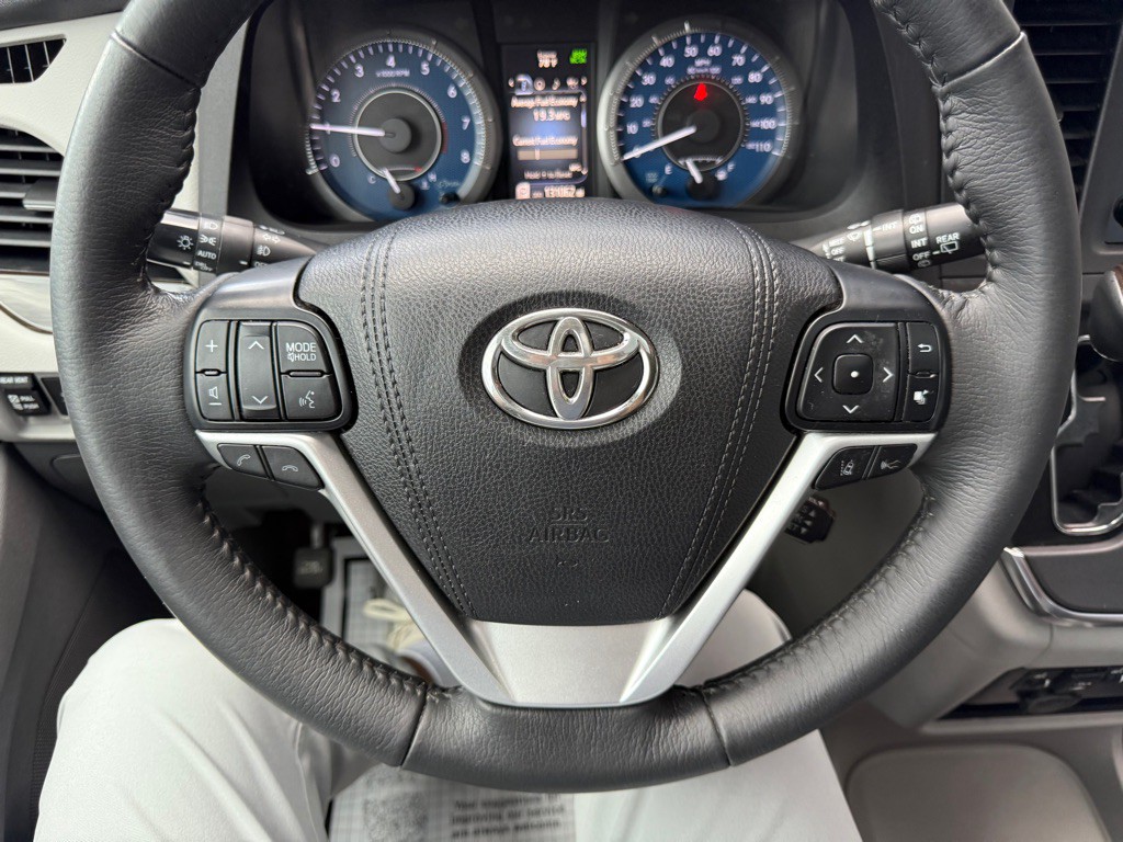 2018 Toyota Sienna Image 16