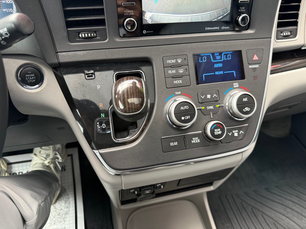 2018 Toyota Sienna Image 18