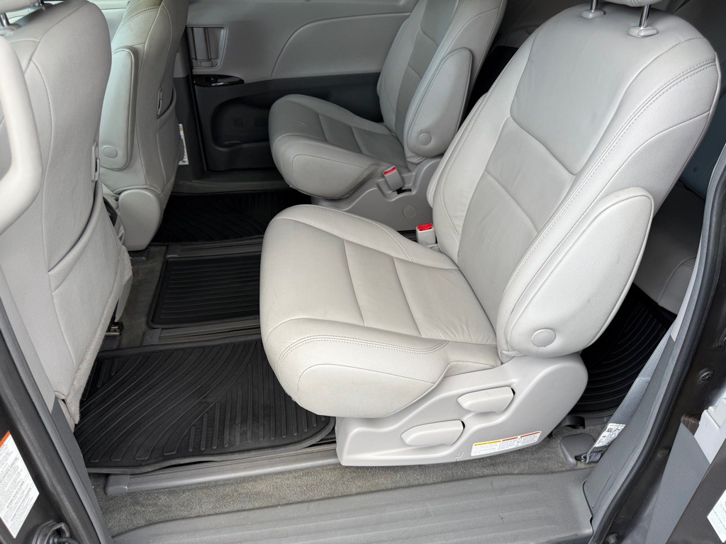 2018 Toyota Sienna Image 21