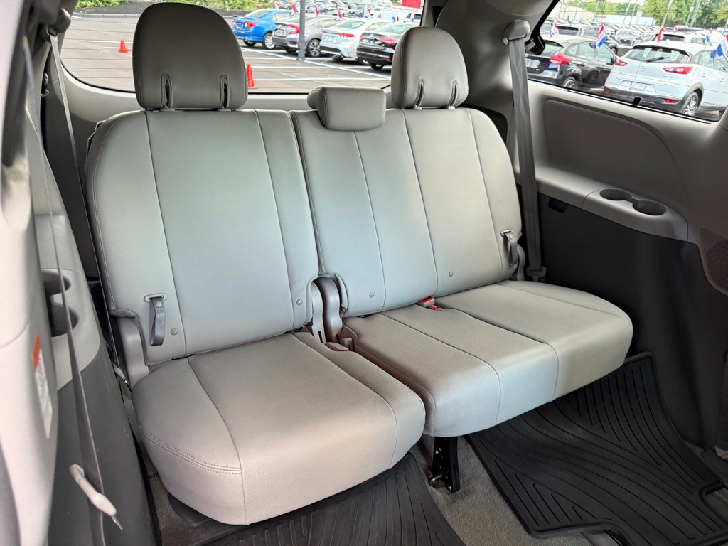2018 Toyota Sienna Image 27