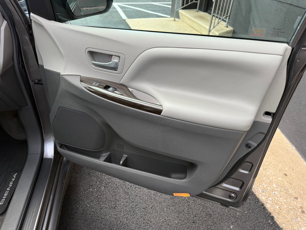 2018 Toyota Sienna Image 28