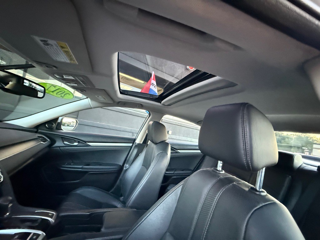 2017 Honda Civic Image 19