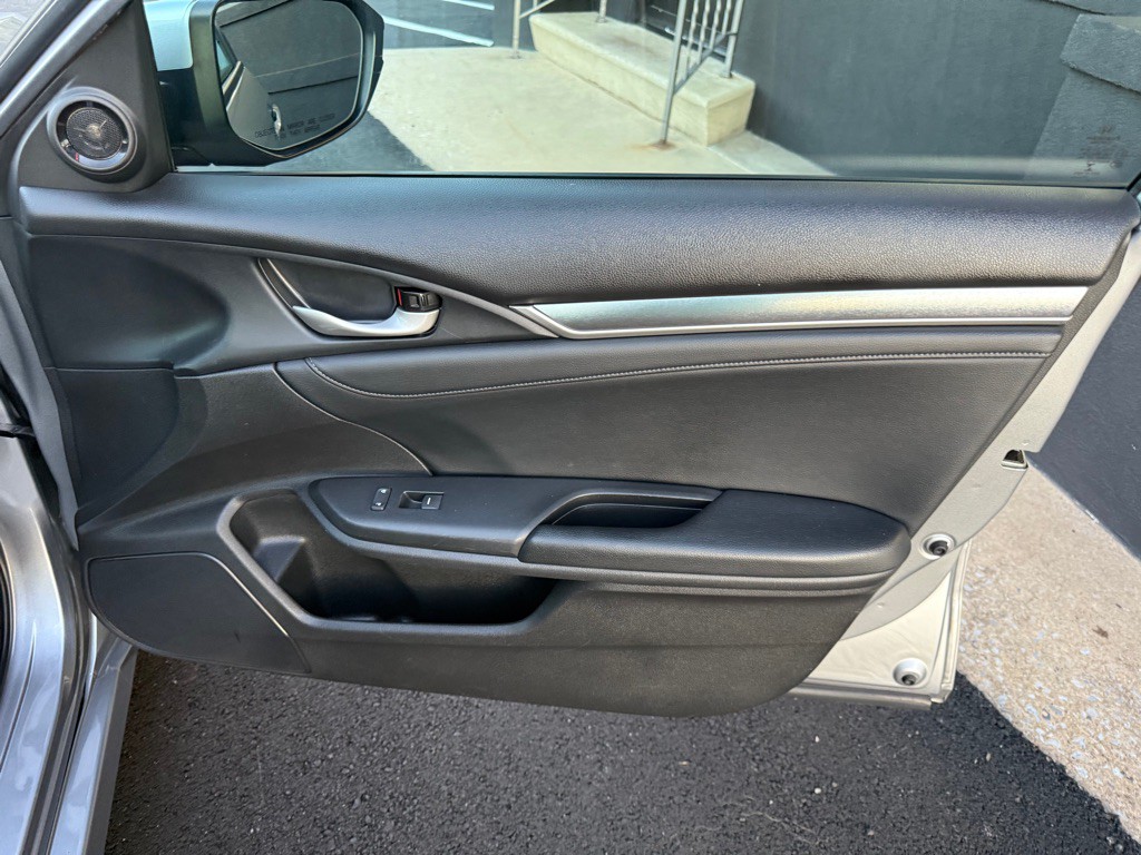 2017 Honda Civic Image 25