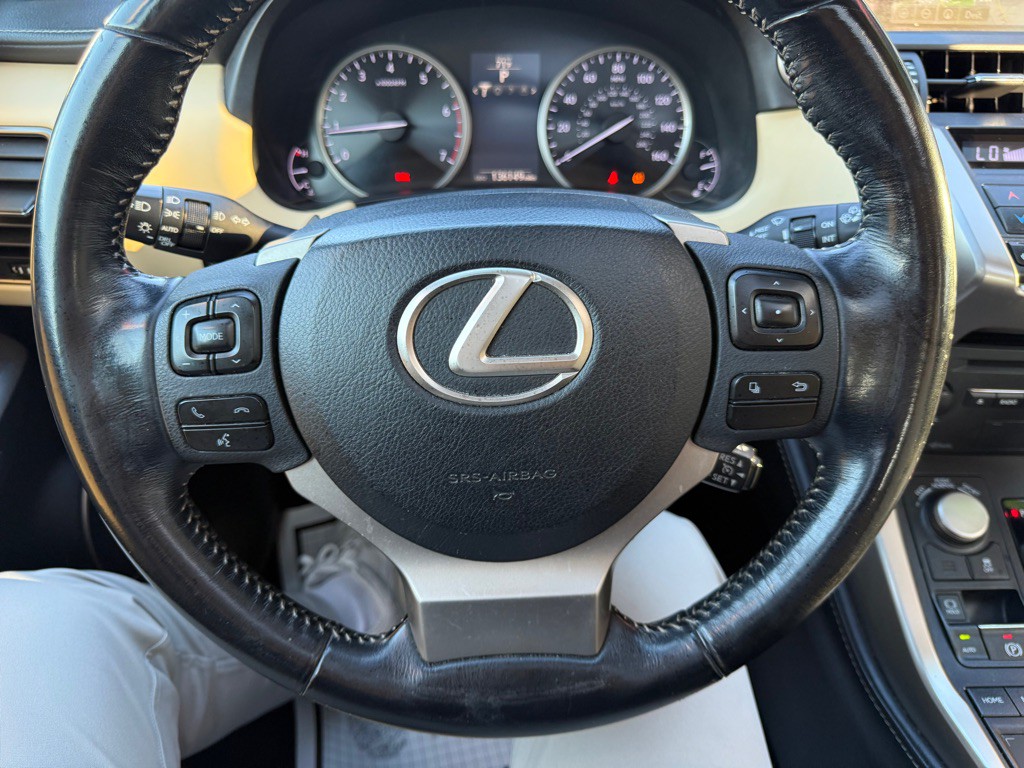 2015 Lexus NX Image 16