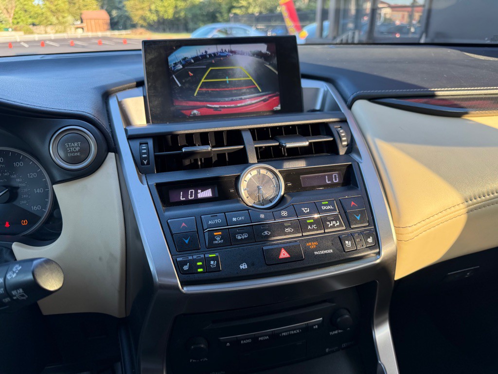2015 Lexus NX Image 17