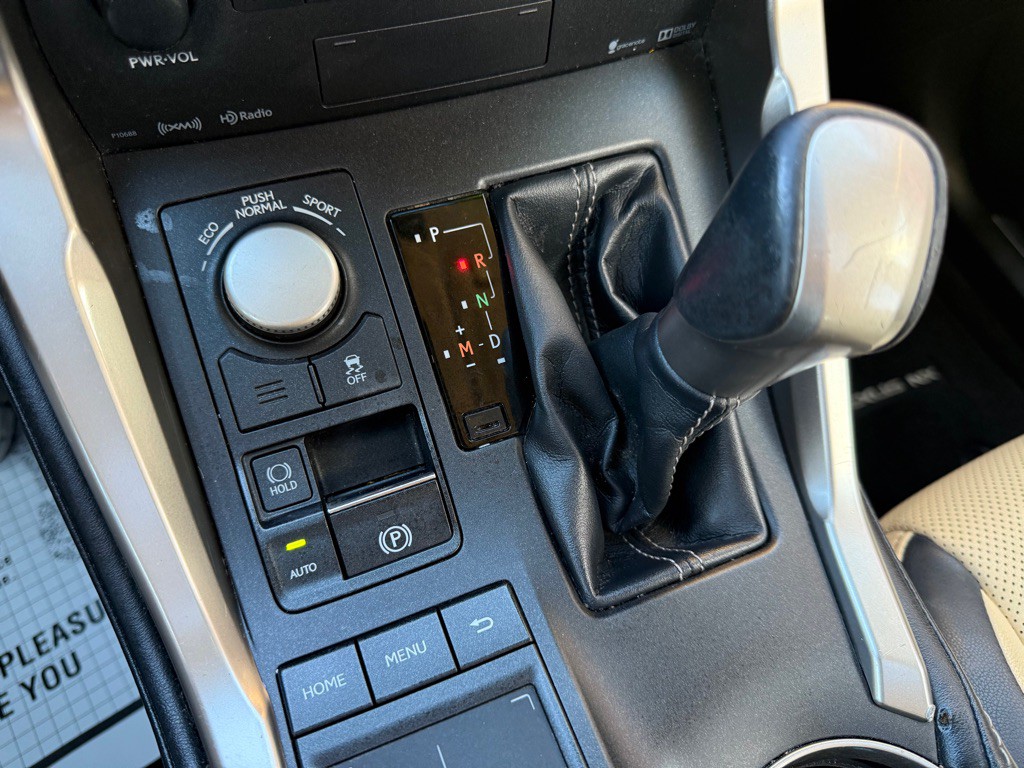 2015 Lexus NX Image 18