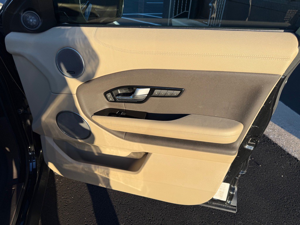 2016 Land Rover Range Rover Evoque Image 26