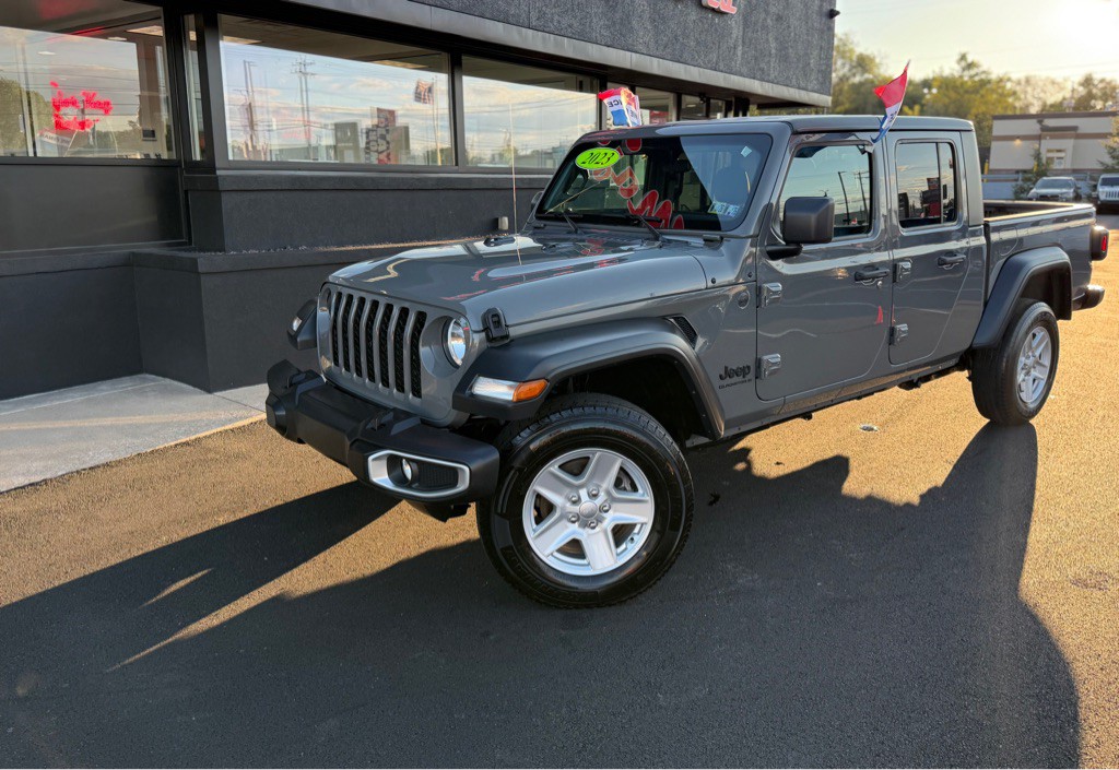 2023 Jeep Gladiator Image 2