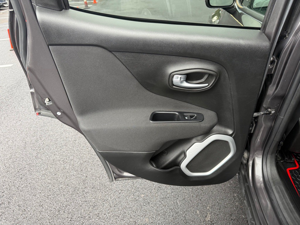 2018 Jeep Renegade Image 19