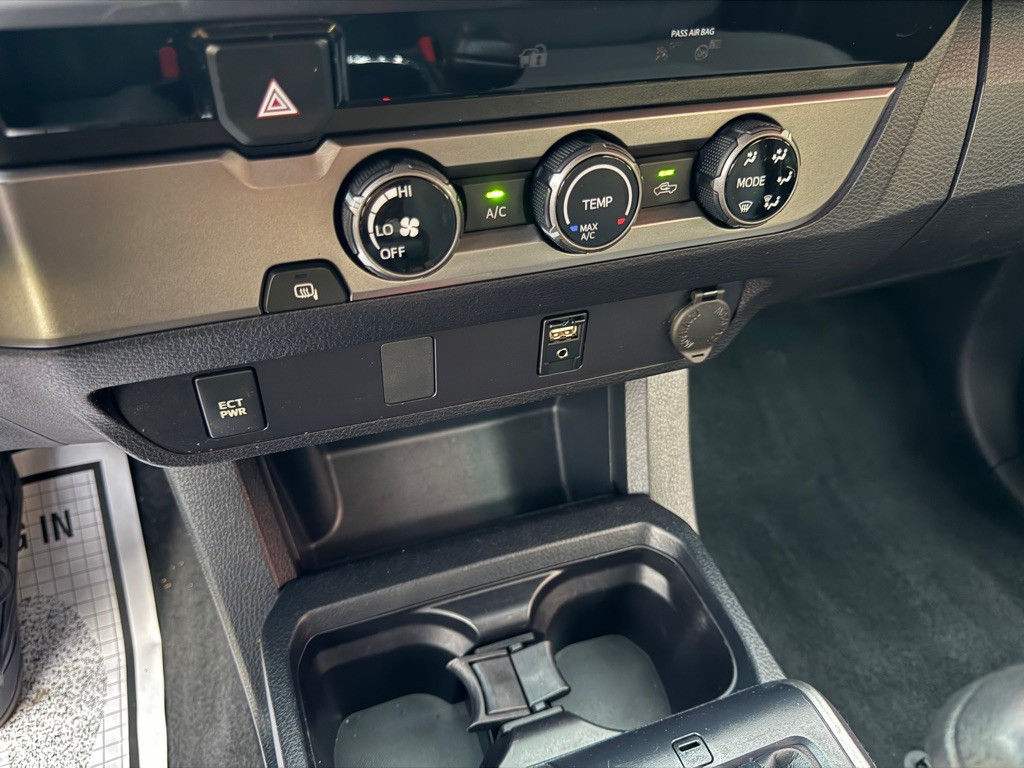 2018 Toyota Tacoma Image 17