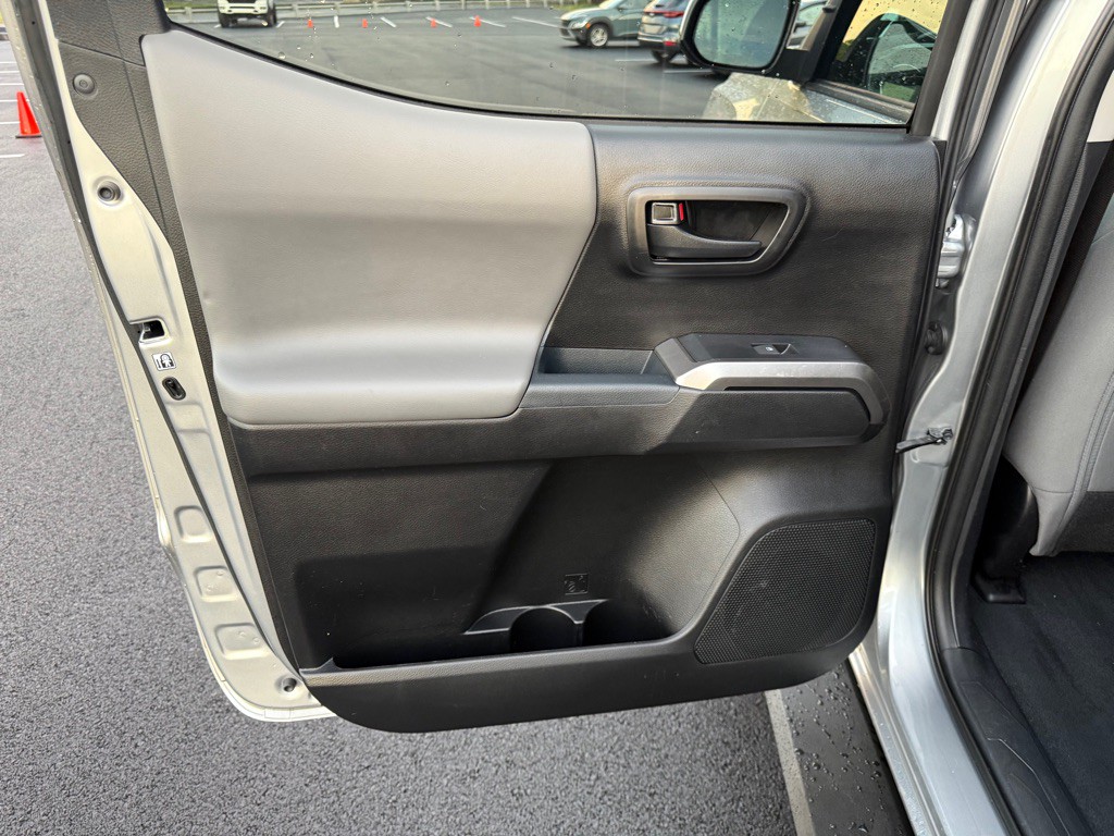 2018 Toyota Tacoma Image 19