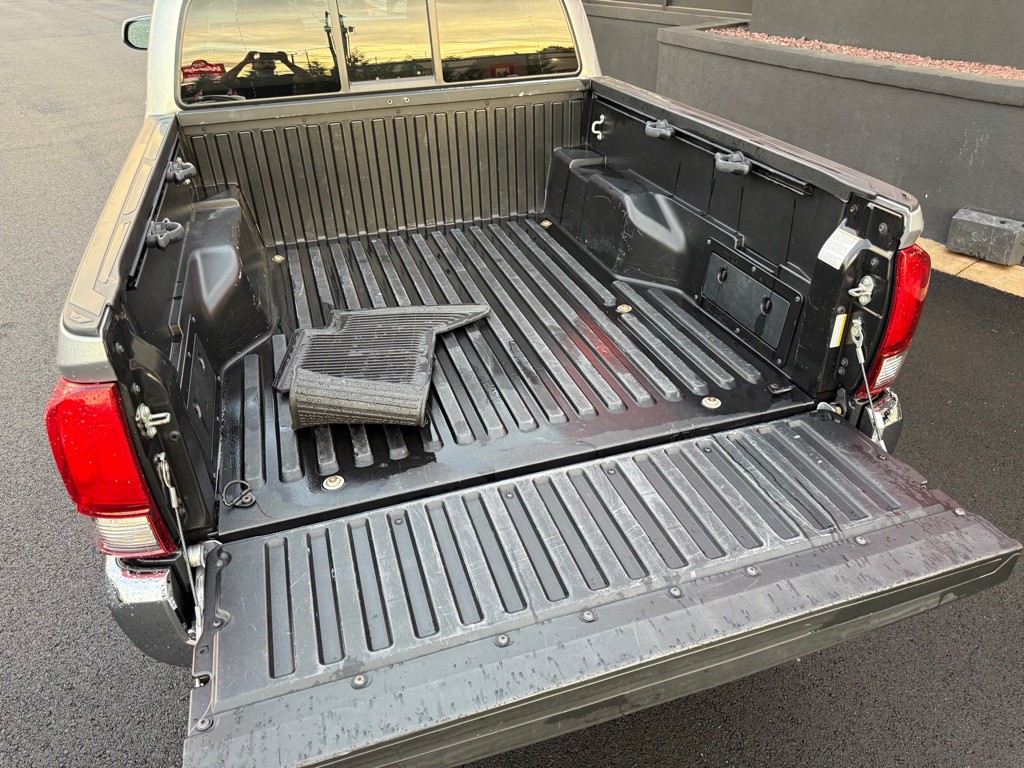 2018 Toyota Tacoma Image 21