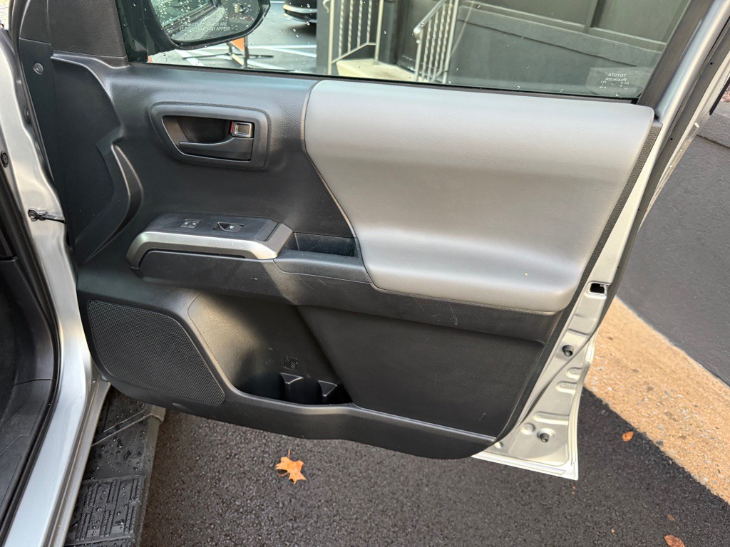 2018 Toyota Tacoma Image 24