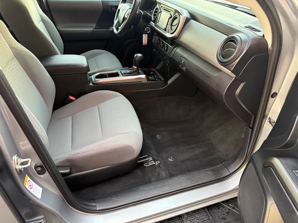 2018 Toyota Tacoma Image 25