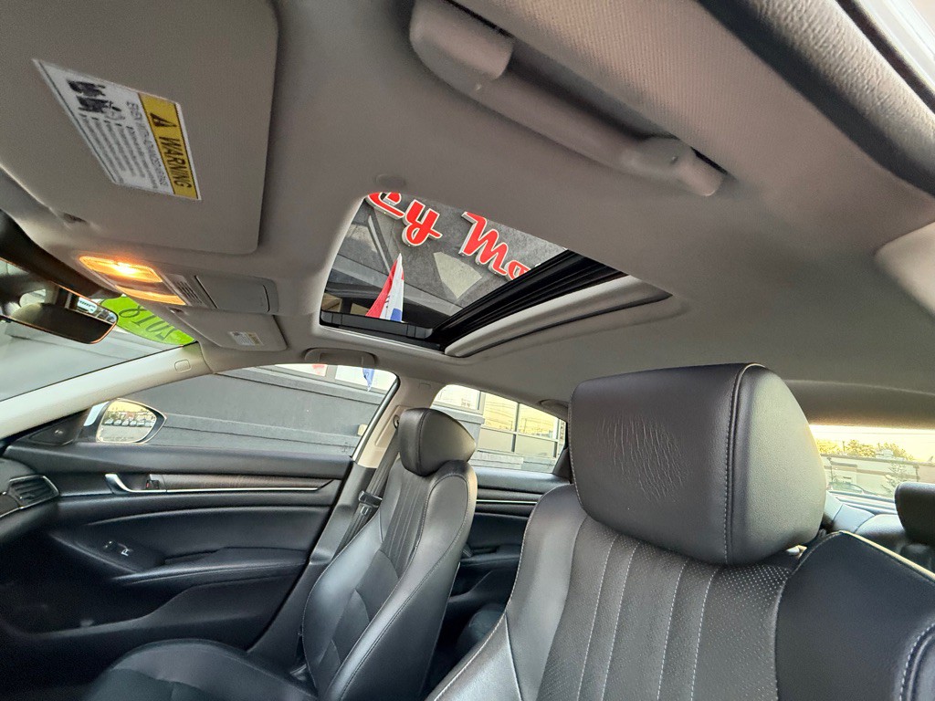 2018 Honda Accord Image 19