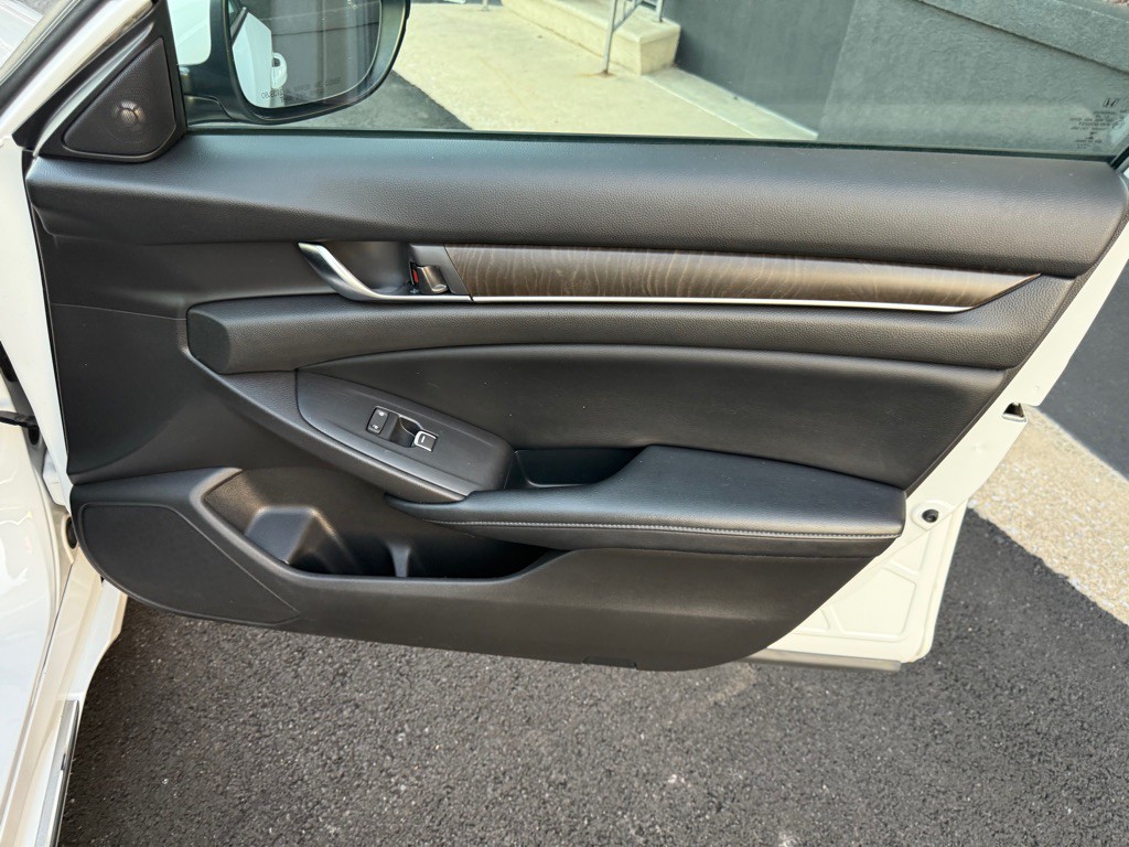 2018 Honda Accord Image 25