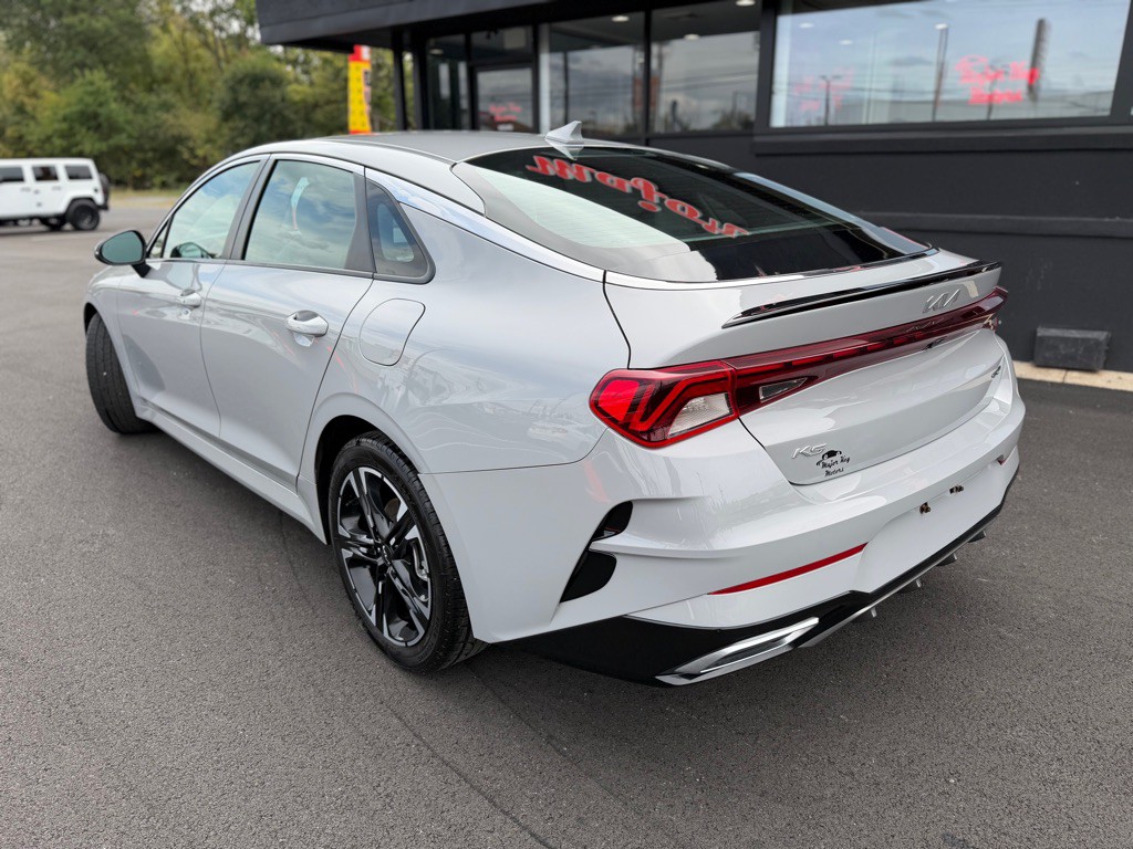 2022 Kia K5 Image 4