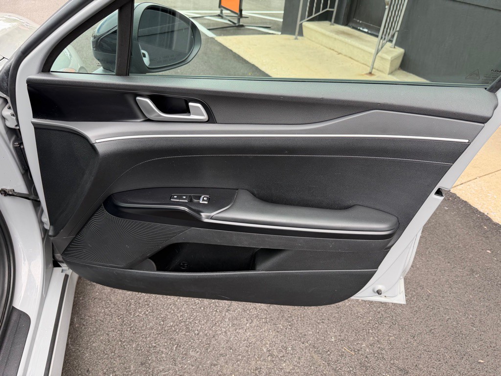 2022 Kia K5 Image 25